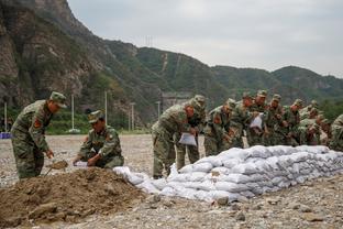 基根-穆雷：我们在进攻端找到了空位的队友 巴恩斯总是做好准备